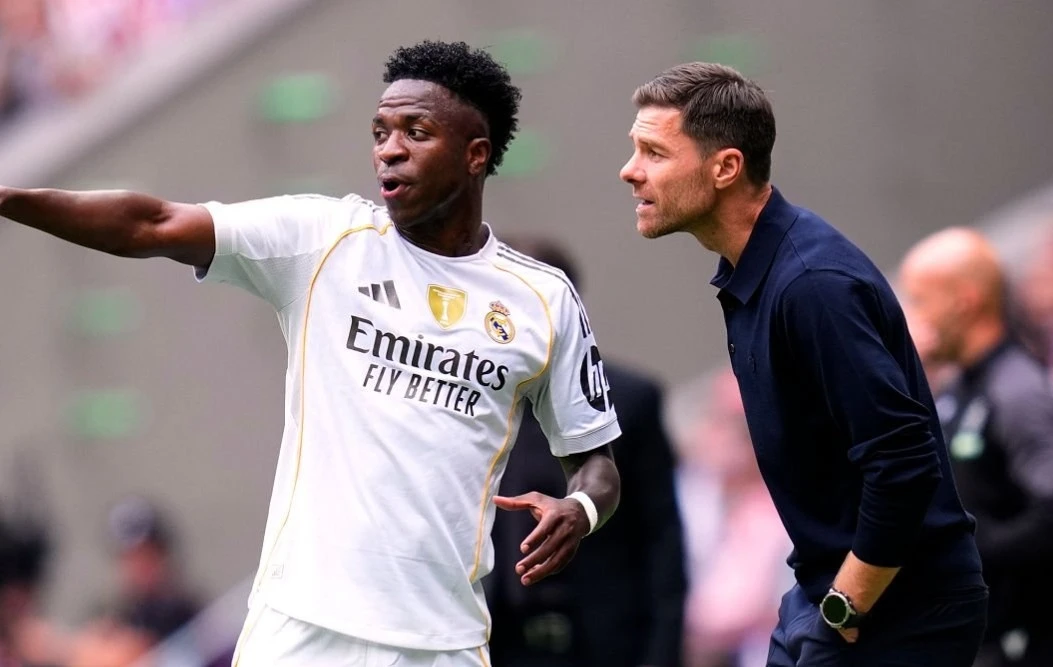 Vinicius tuyệt giao với Xabi Alonso - Hình 1