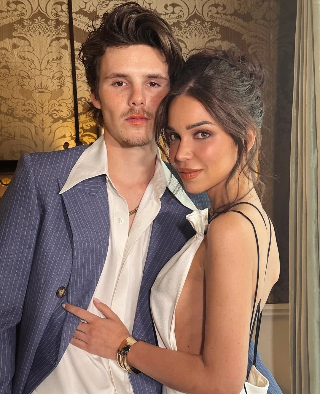 Vợ chồng Beckham bỏ tiền thuê nữ nhạc sĩ kèm cặp con trai út, ngờ đâu lại rước về một... nàng dâu tương lai - Hình 4