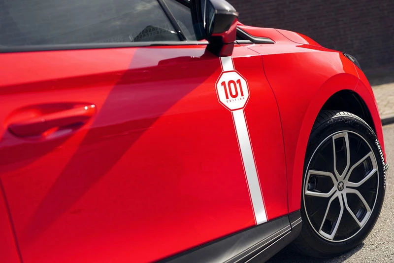 Xe hơi đẹp long lanh, công suất 241 mã lực, giá hơn 800 triệu đồng - Hình 4