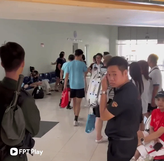 Căng: Lý Hoàng Nam chỉ tay thẳng mặt, Trương Vinh Hiển được mọi người can ra trong hậu trường giải đấu - Hình 3