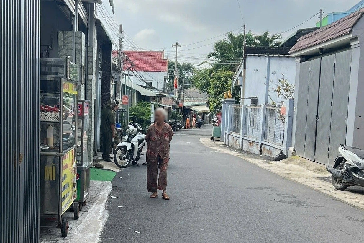 Người phụ nữ trẻ sát hại con ruột 3 tháng tuổi, truy sát mẹ ở TPHCM - Hình 1