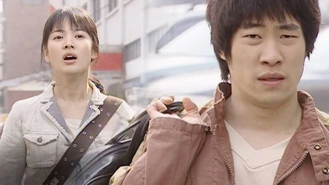 1 tài tử ôm hận 20 năm mới tố cáo Song Hye Kyo giả tạo - Hình 1