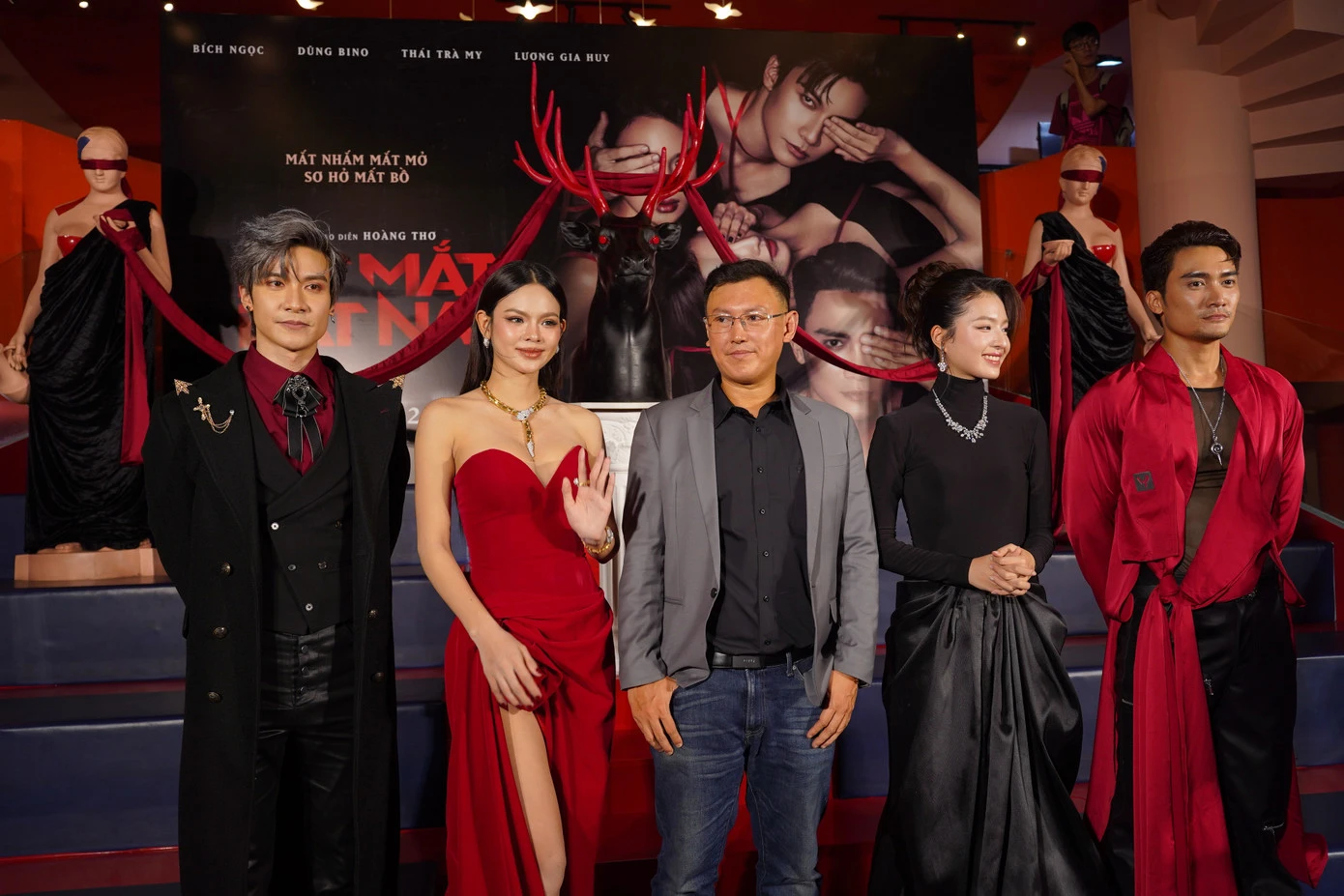 Bộ phim Việt ngập cảnh nóng, đạo diễn đáp trả - Hình 1