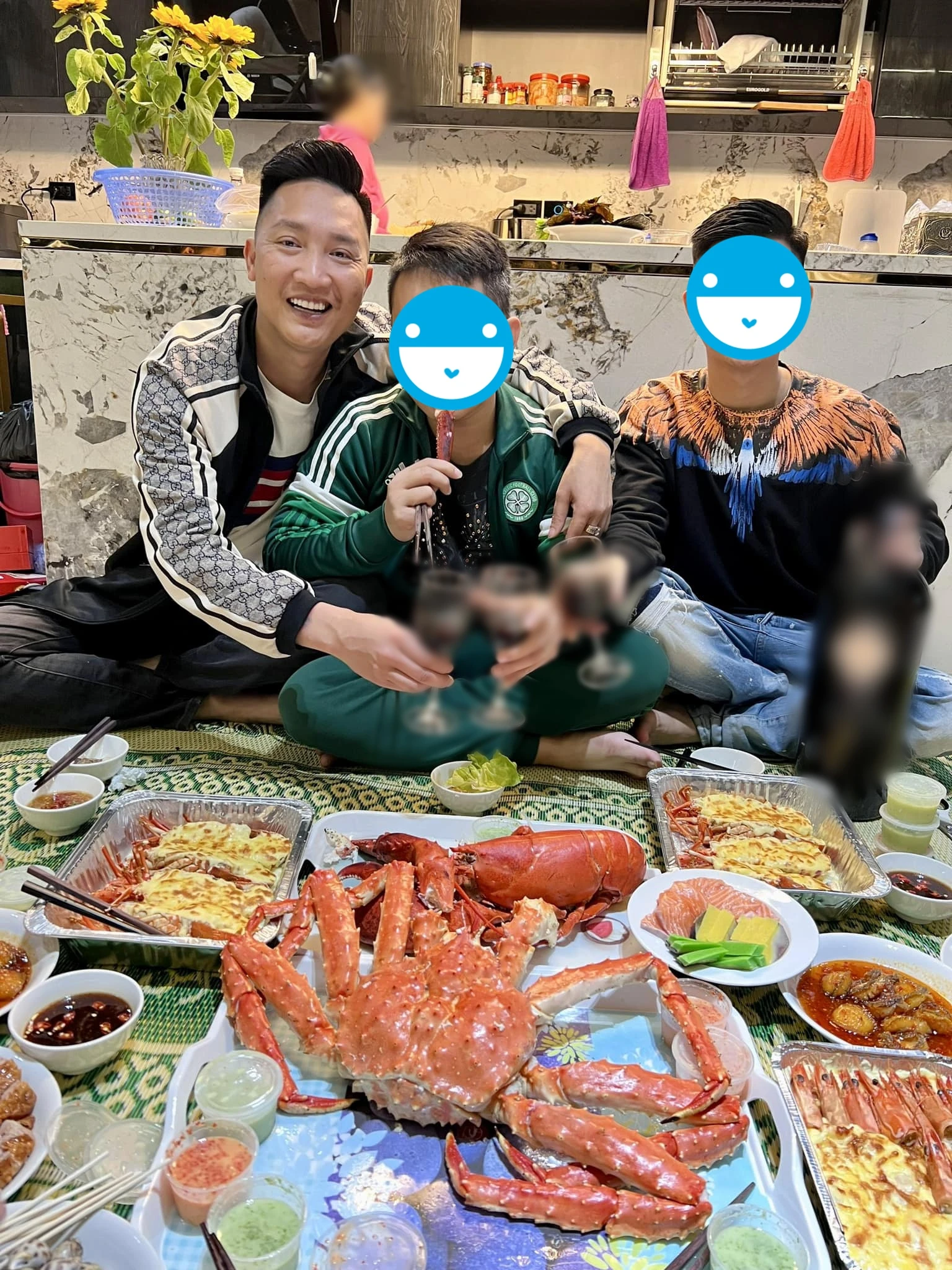 Bữa ăn của Huấn Hoa Hồng - Hình 5