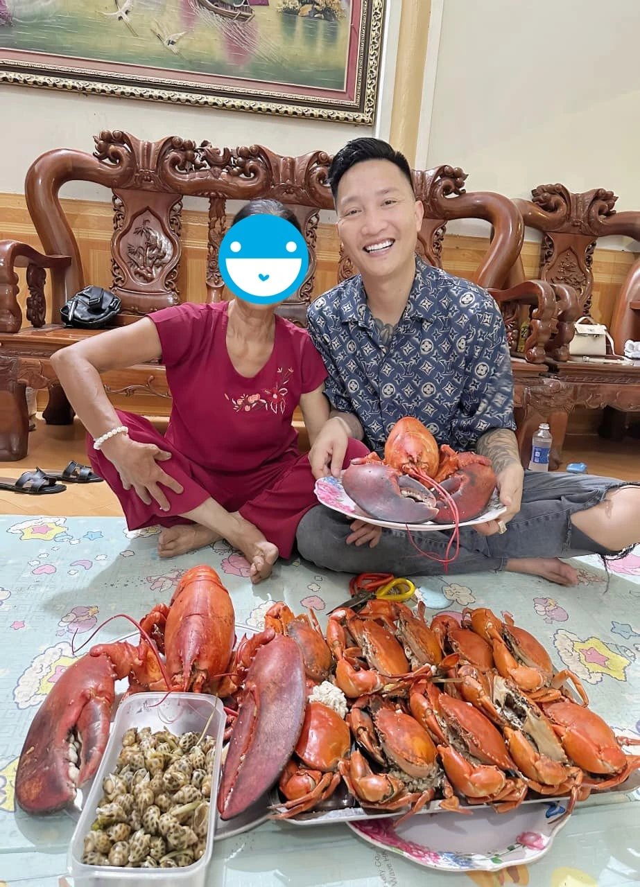 Bữa ăn của Huấn Hoa Hồng - Hình 2