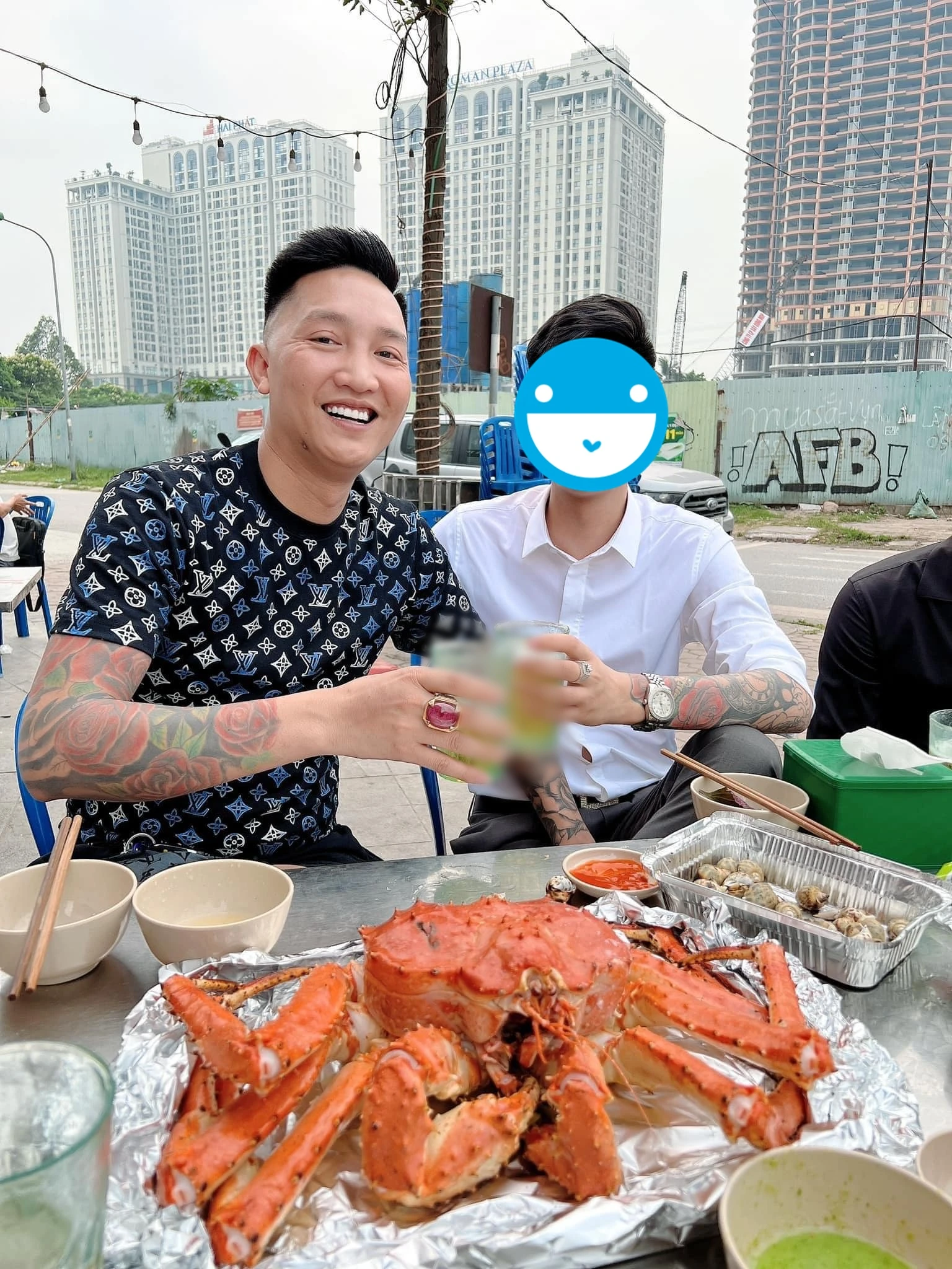 Bữa ăn của Huấn Hoa Hồng - Hình 7