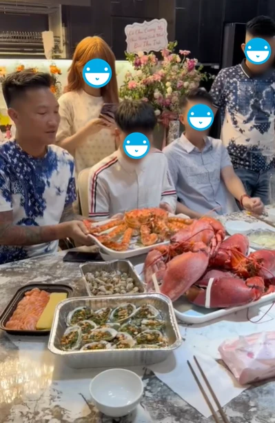 Bữa ăn của Huấn Hoa Hồng - Hình 4