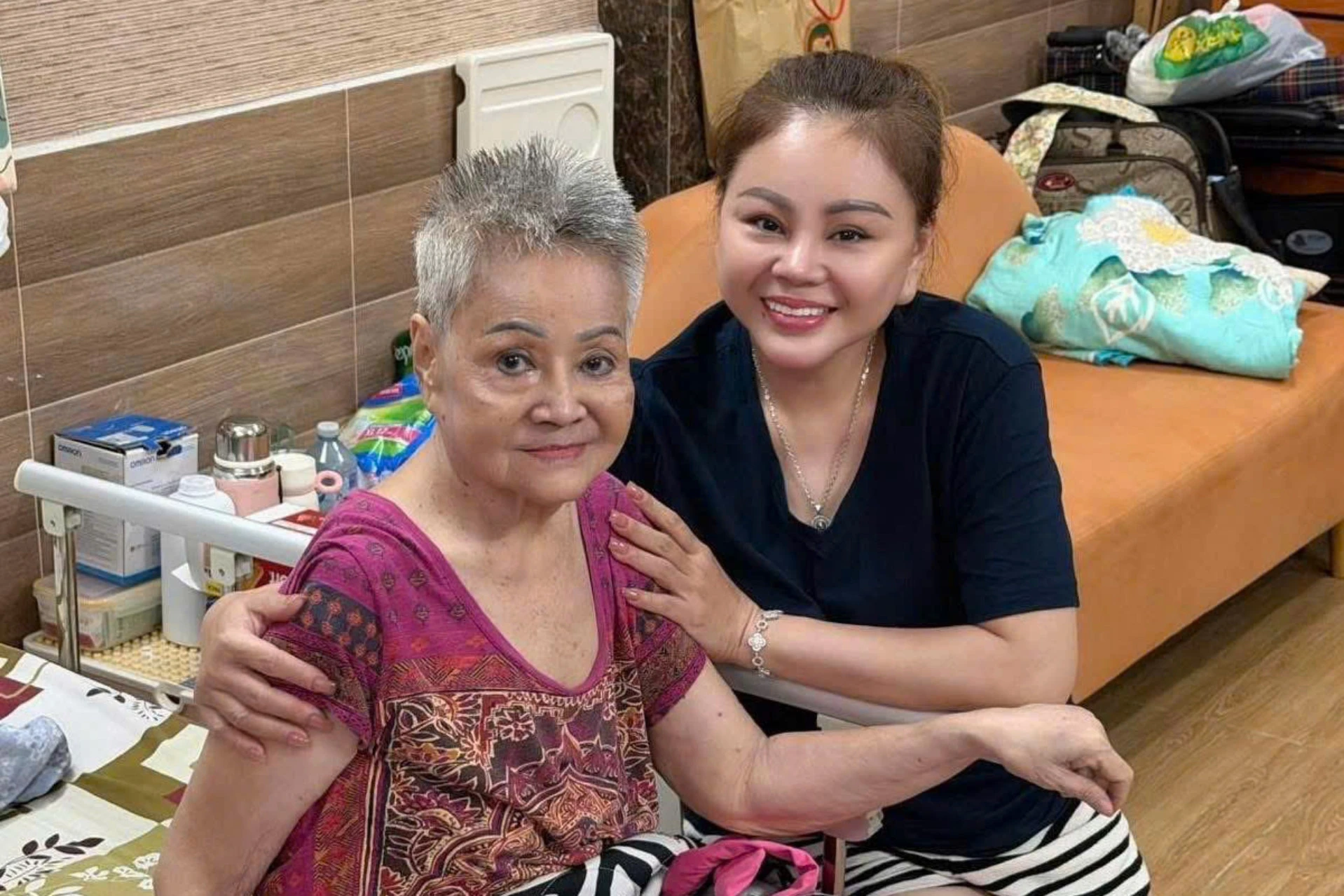 Ca sĩ Hòa Minzy làm điều đặc biệt cho người Huế, không nhận ra BTV Ngọc Trinh - Hình 12