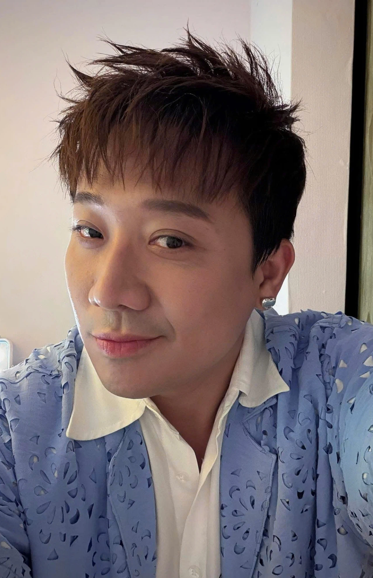 Ca sĩ Hòa Minzy làm điều đặc biệt cho người Huế, không nhận ra BTV Ngọc Trinh - Hình 5