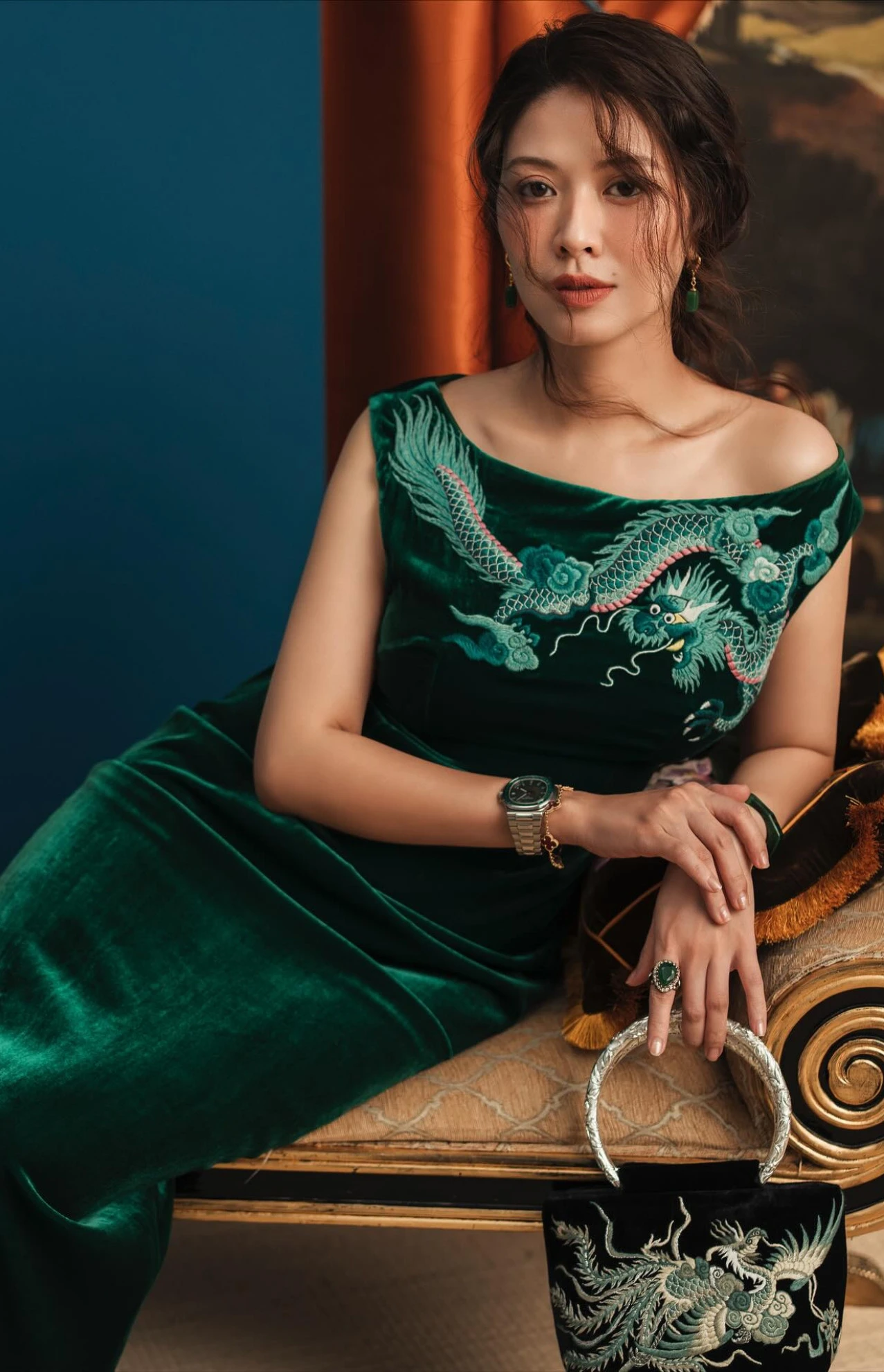 Ca sĩ Hòa Minzy làm điều đặc biệt cho người Huế, không nhận ra BTV Ngọc Trinh - Hình 2