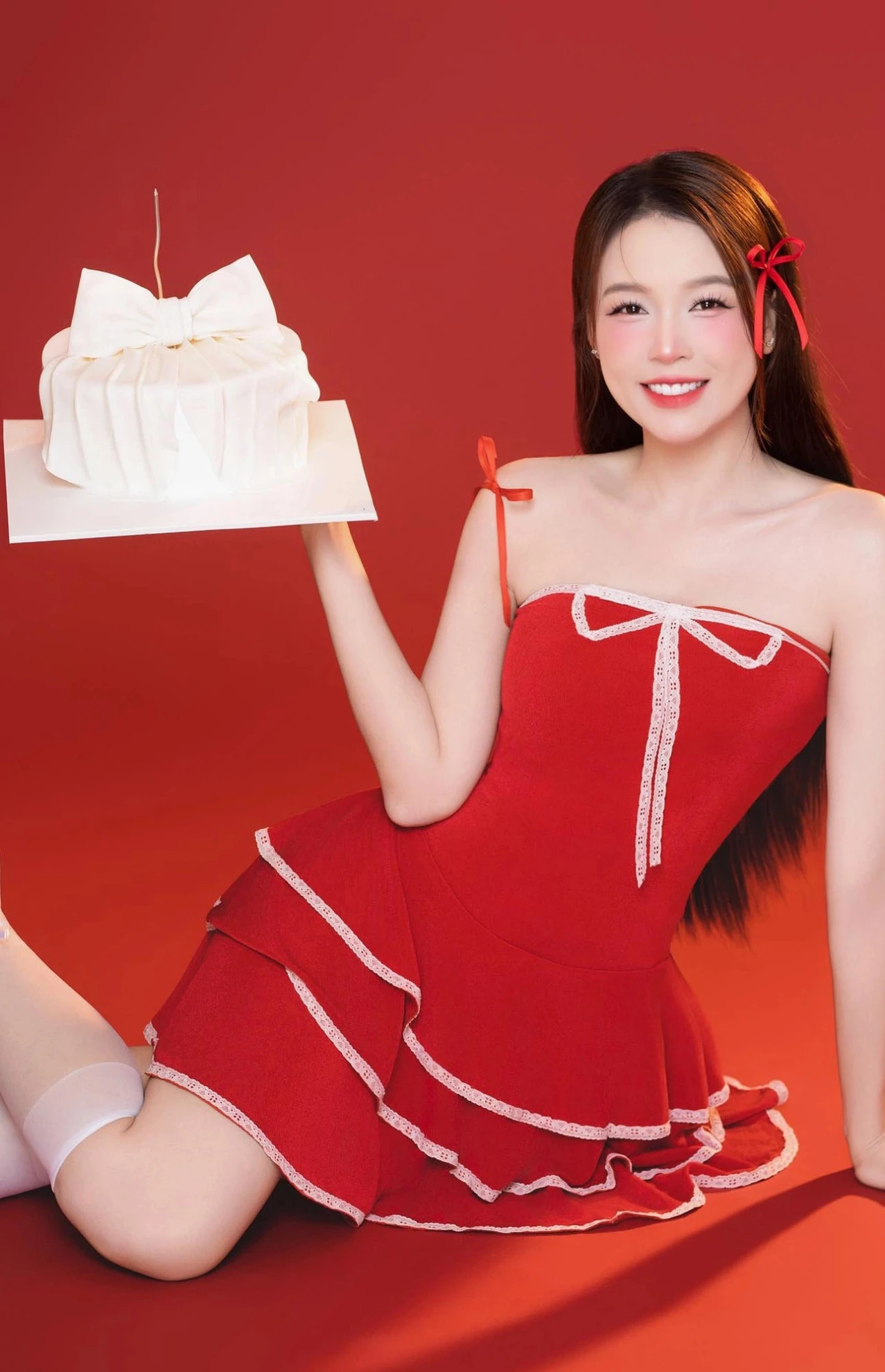 Ca sĩ Hòa Minzy làm điều đặc biệt cho người Huế, không nhận ra BTV Ngọc Trinh - Hình 14