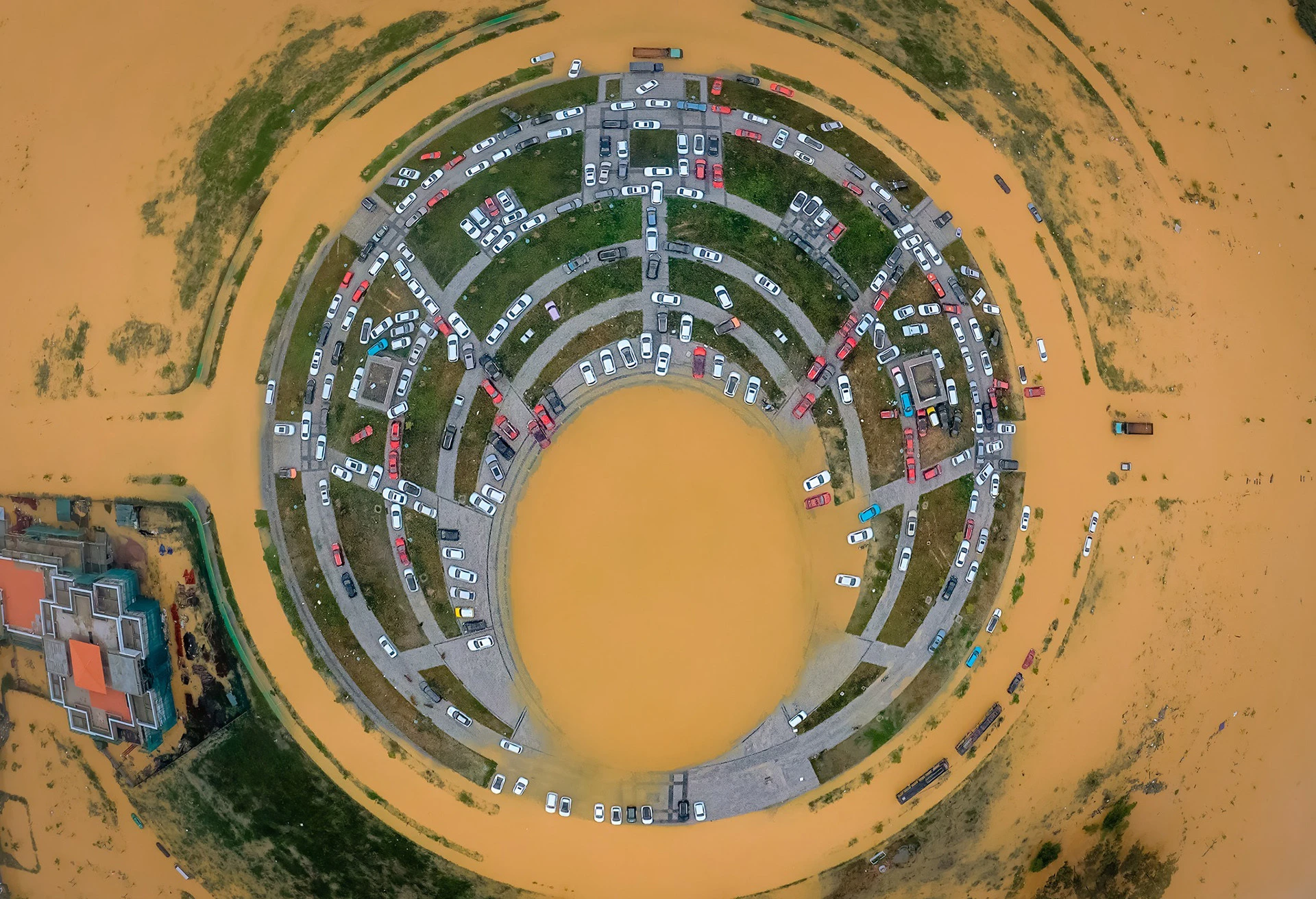 Cảnh tượng xứ Huế thơ mộng giữa bốn bề biển nước nhìn từ trên cao - Hình 14