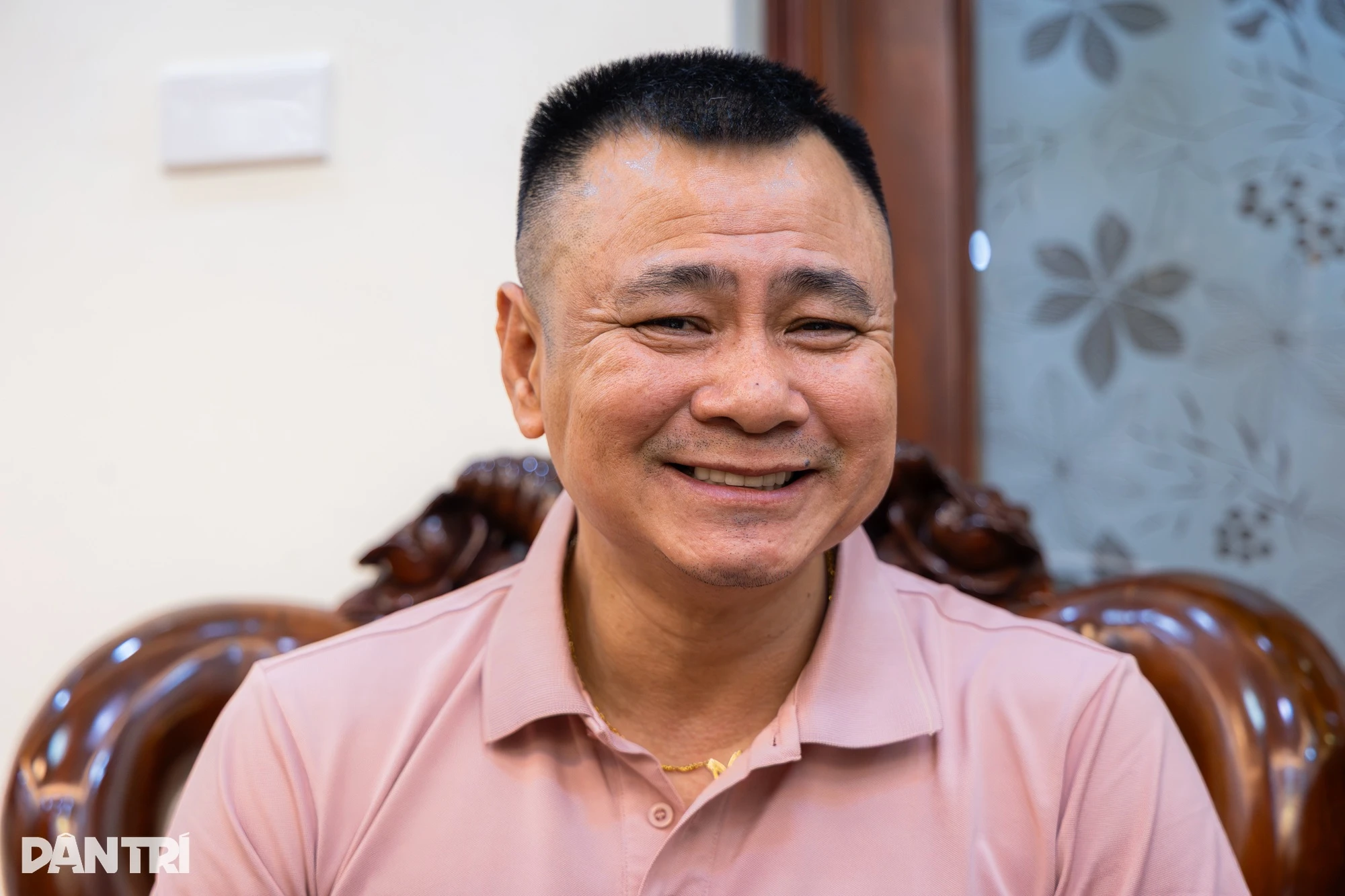 Danh hài Tự Long: Quá khứ phụ hồ, tuổi 52 là idol của giới trẻ - Hình 4