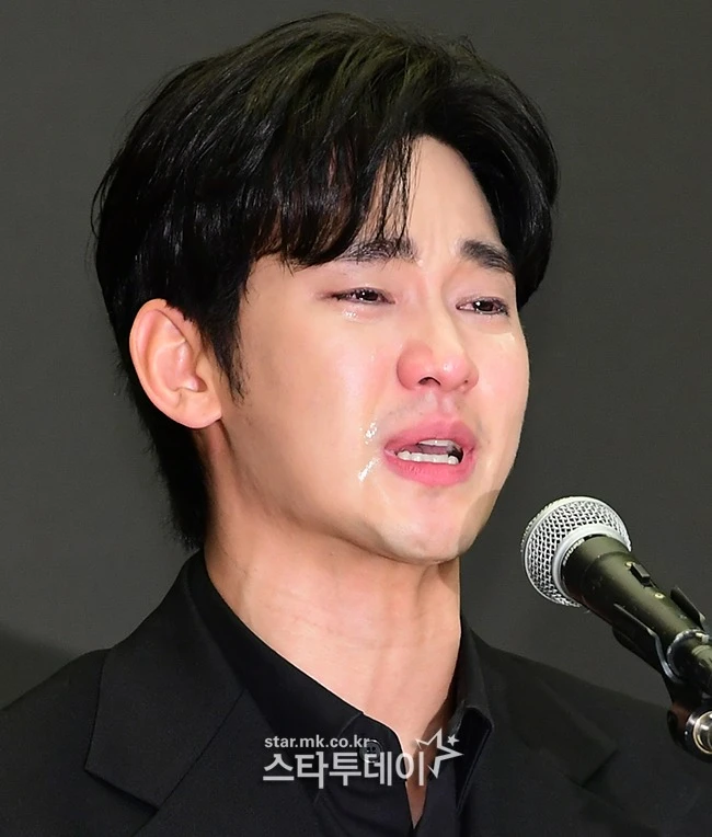 Động thái khác thường của Kim Soo Hyun khiến 120 triệu người dậy sóng - Hình 4