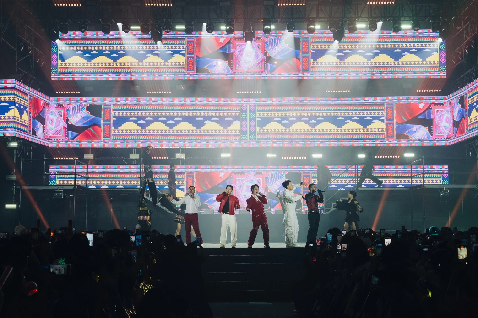 Hành động kỳ lạ của Tự Long - Hình 1