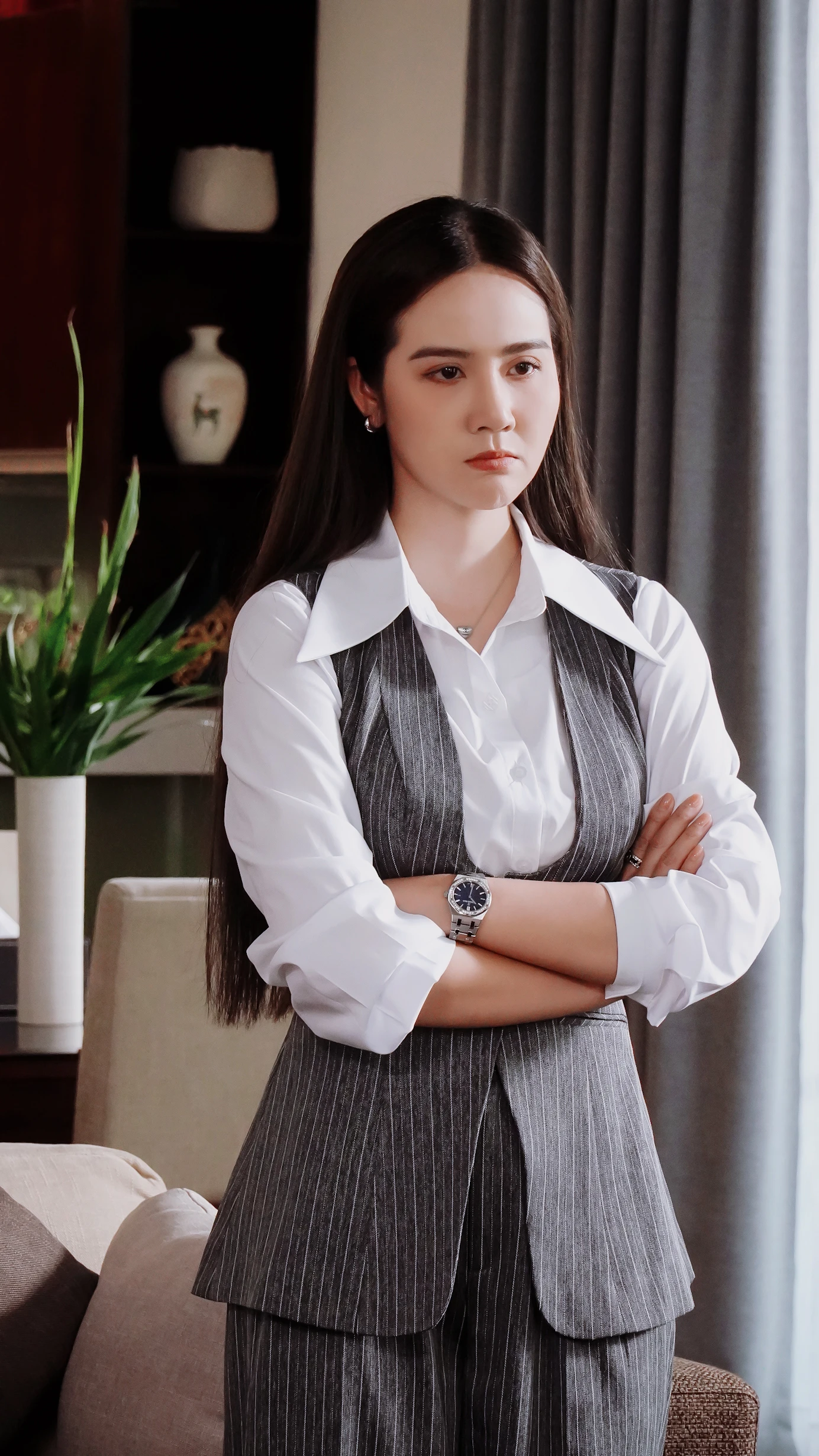 Hậu trường cảnh Huyền Lizzie tát Chí Nhân lệch mặt trong Cách em 1 milimet - Hình 2