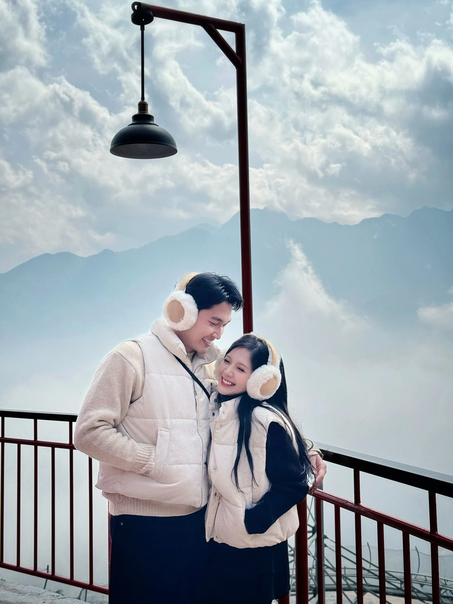 Lễ ăn hỏi Đình Tú - Ngọc Huyền: Cô dâu chú rể lộ diện quá đẹp đôi! - Hình 10