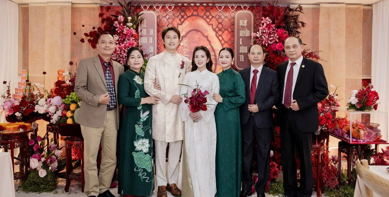 Lễ ăn hỏi Đình Tú - Ngọc Huyền: Cô dâu chú rể lộ diện quá đẹp đôi! - Hình 6