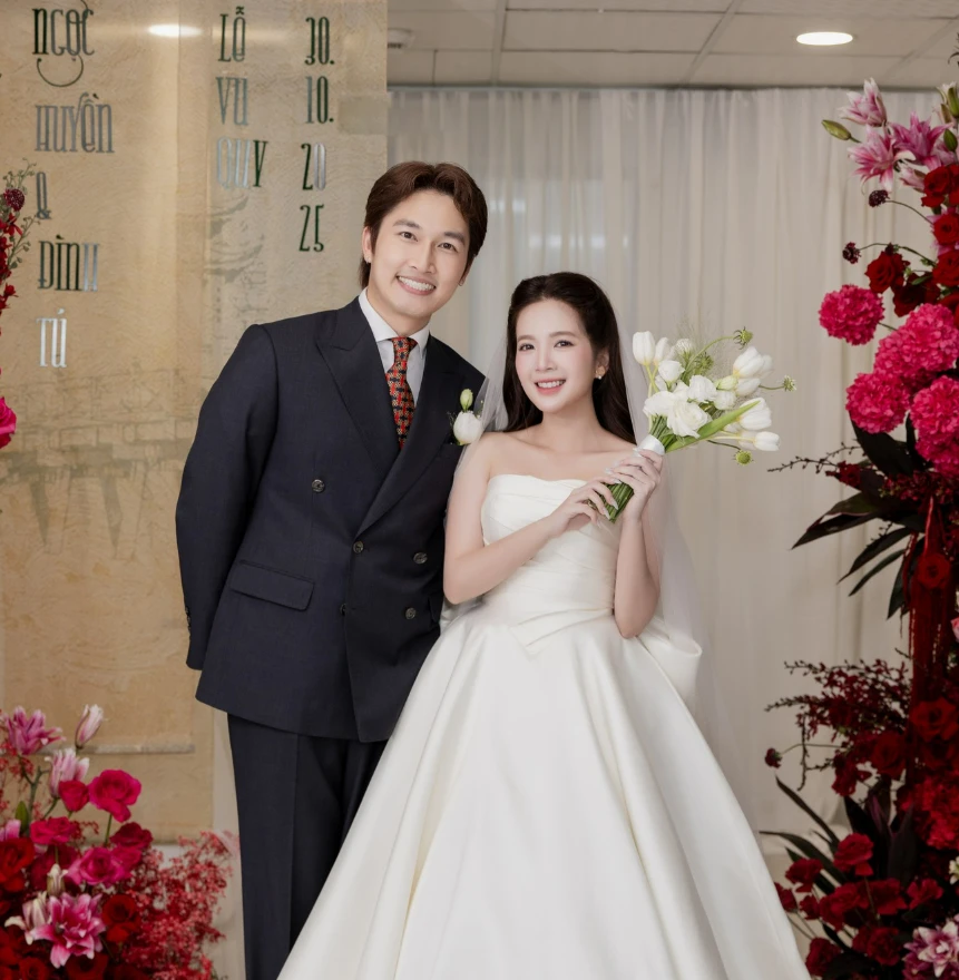 Lễ ăn hỏi Đình Tú - Ngọc Huyền: Cô dâu chú rể lộ diện quá đẹp đôi! - Hình 2