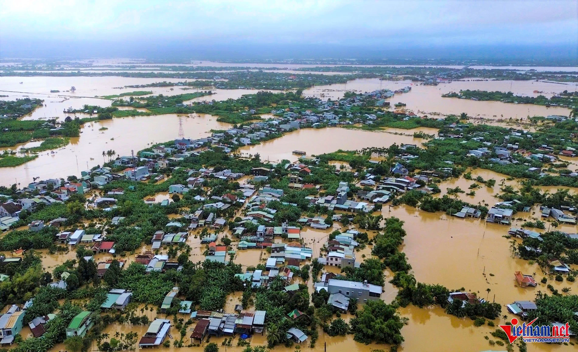 Miền Trung oằn mình trong mưa lũ lịch sử, một trạm ở Đà Nẵng ghi nhận BĐ3 suốt 73 giờ - Hình 2