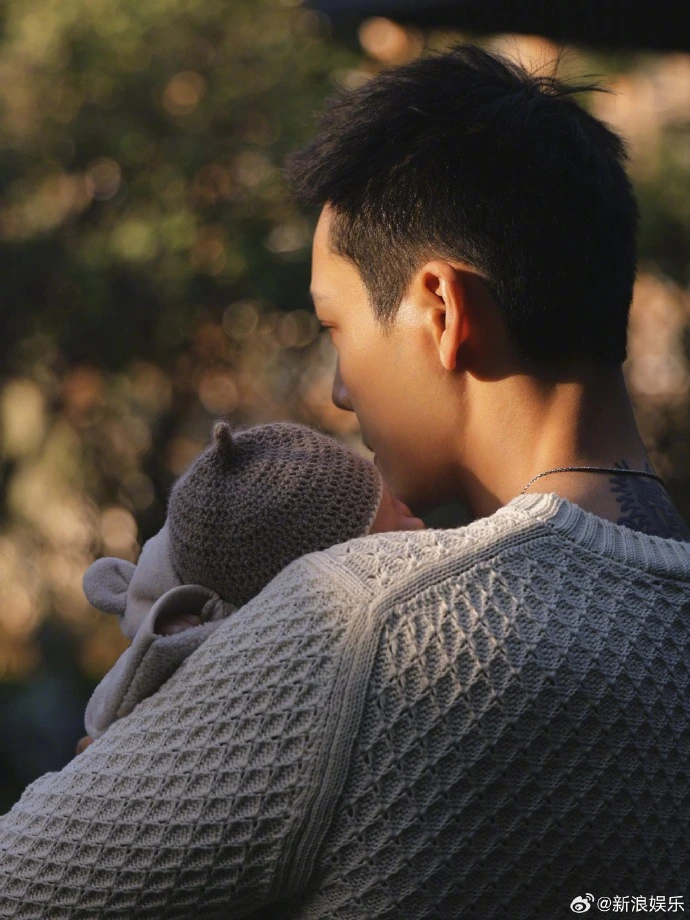 Quý tử xịn nhất showbiz: Mẹ là siêu mẫu, bố là thiếu gia, vừa chào đời đã được ký hợp đồng bạc tỷ! - Hình 4