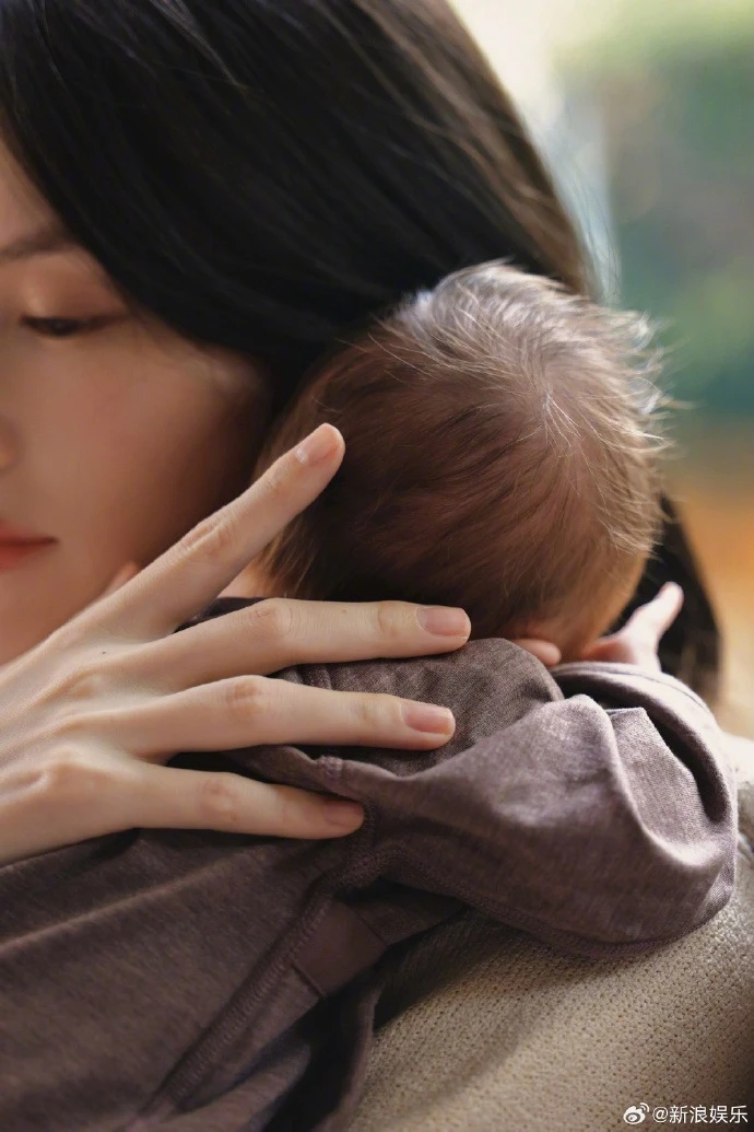 Quý tử xịn nhất showbiz: Mẹ là siêu mẫu, bố là thiếu gia, vừa chào đời đã được ký hợp đồng bạc tỷ! - Hình 11