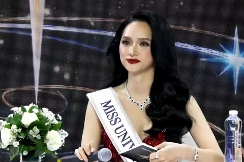 Ahtisa Manalo bị Nawat chê bai, đòi hạ gục Hương Giang tại Miss Universe 2025? - Hình 4