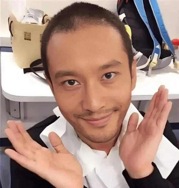 Huỳnh Hiểu Minh lộ hình ảnh già nua, diện mạo mới khiến người hâm mộ lo lắng - Hình 2