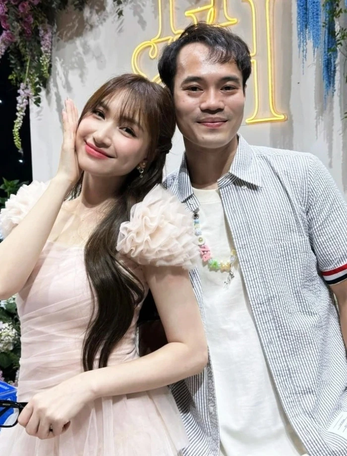 Nguyễn Văn Chung lộ chi tiết đám cưới của Hòa Minzy? Phản ứng sau đó gây chú ý - Hình 5
