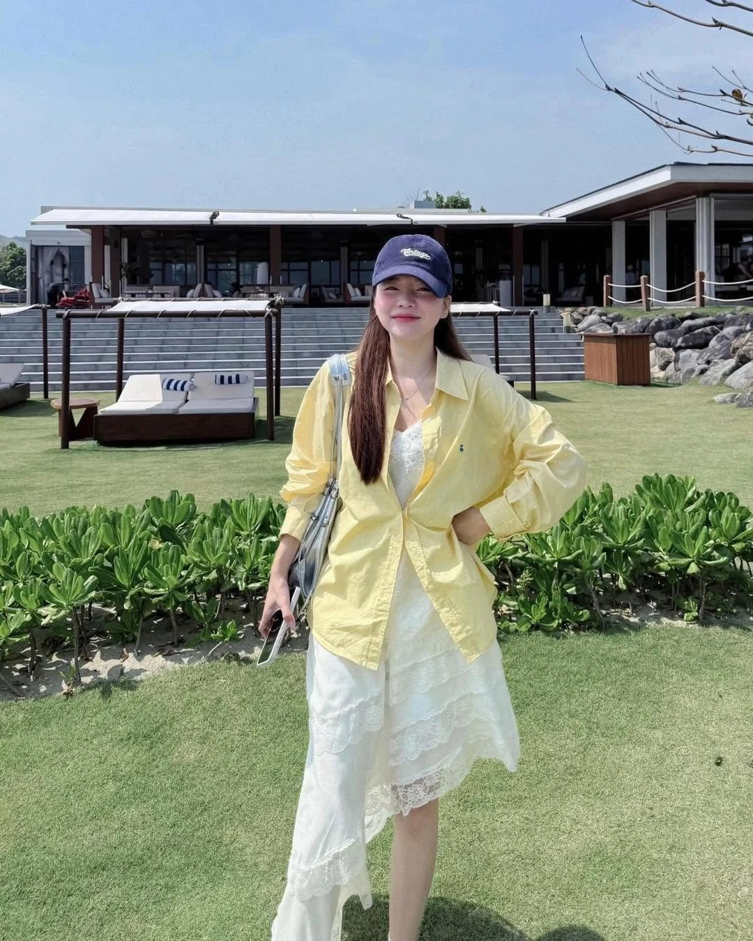Chân váy vạt chéo giúp mọi vóc dáng trở nên thanh lịch - Hình 4