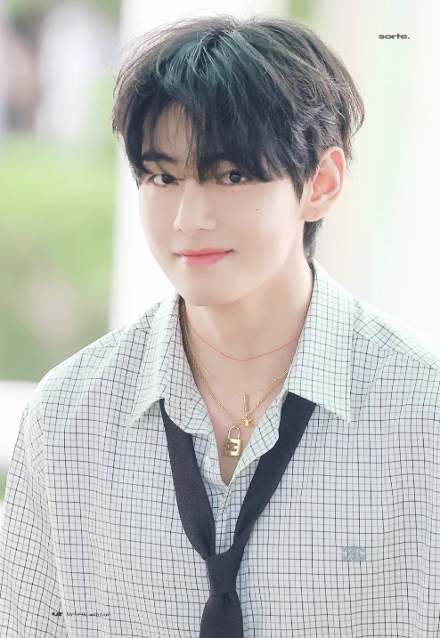 Jennie và V cùng nhau nắm tay đến Paris, tiếp tục lộ hint hẹn hò, fan sốc? - Hình 5