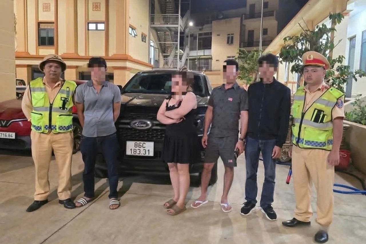 Tài xế xe tải bị đánh tới tấp giữa đường sau va chạm giao thông ở Đắk Lắk - Hình 2