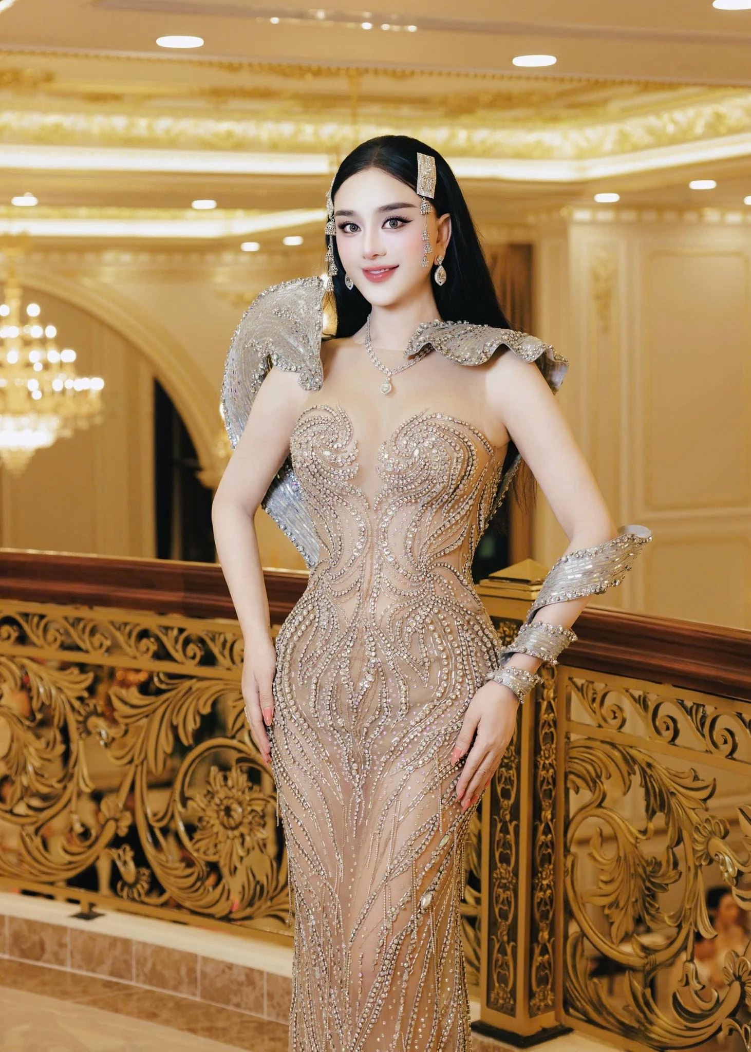 Nghệ sĩ chuyển giới cầm 30 tỷ tiền mặt đi mua biệt thự ở TP.HCM, U50 làm mẹ đơn thân, lận đận tình duyên - Hình 3