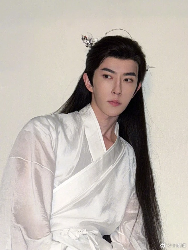 Thợ trang điểm Vu Mông Lung kể chi tiết tâm linh, công ty quản lộ sơ hở? - Hình 6