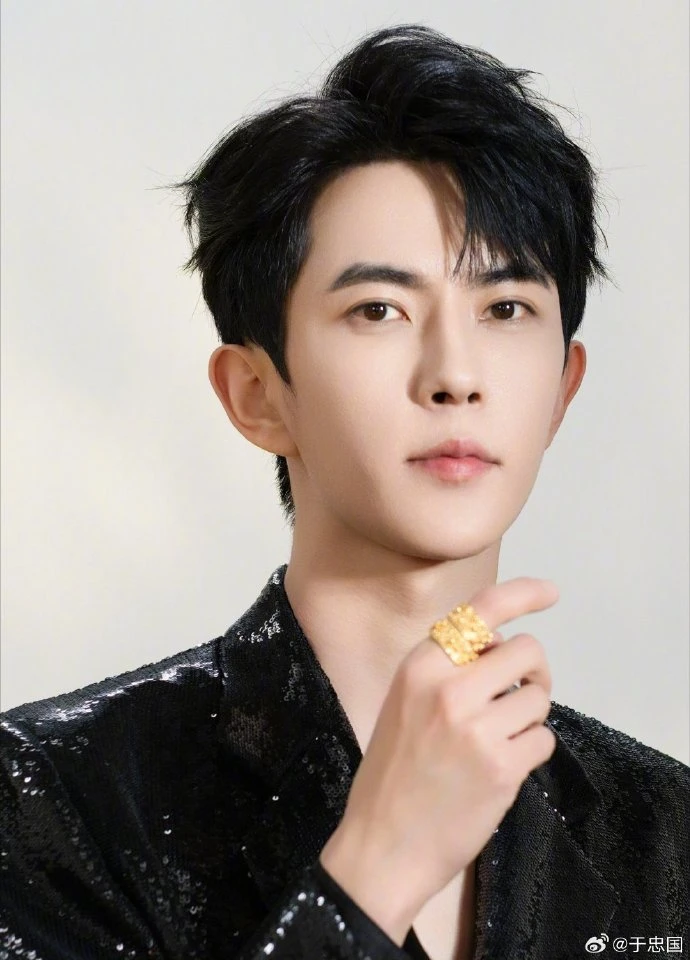 Thợ trang điểm Vu Mông Lung kể chi tiết tâm linh, công ty quản lộ sơ hở? - Hình 2