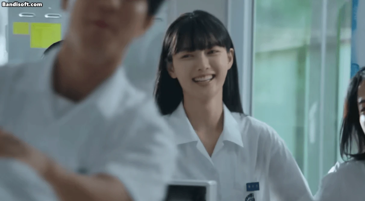 Mỹ nhân đẹp như thiên thần nhưng ác hơn quỷ dữ: Đạp lên đồng nghiệp để nổi tiếng, nhìn ánh mắt thấy lạnh gáy - Hình 2