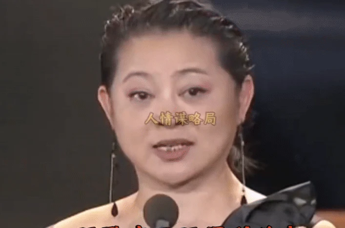 MC quốc dân diss rát mặt cả showbiz giữa lễ trao giải, cả dàn sao tái mặt, tắt lịm nụ cười không dám ho he - Hình 2