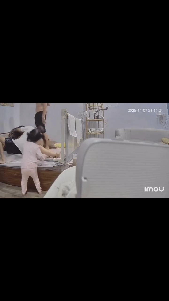 Xôn xao clip vụ mẹ chồng đè lên người, nắm tóc con dâu mới sinh gây phẫn nộ - Hình 3