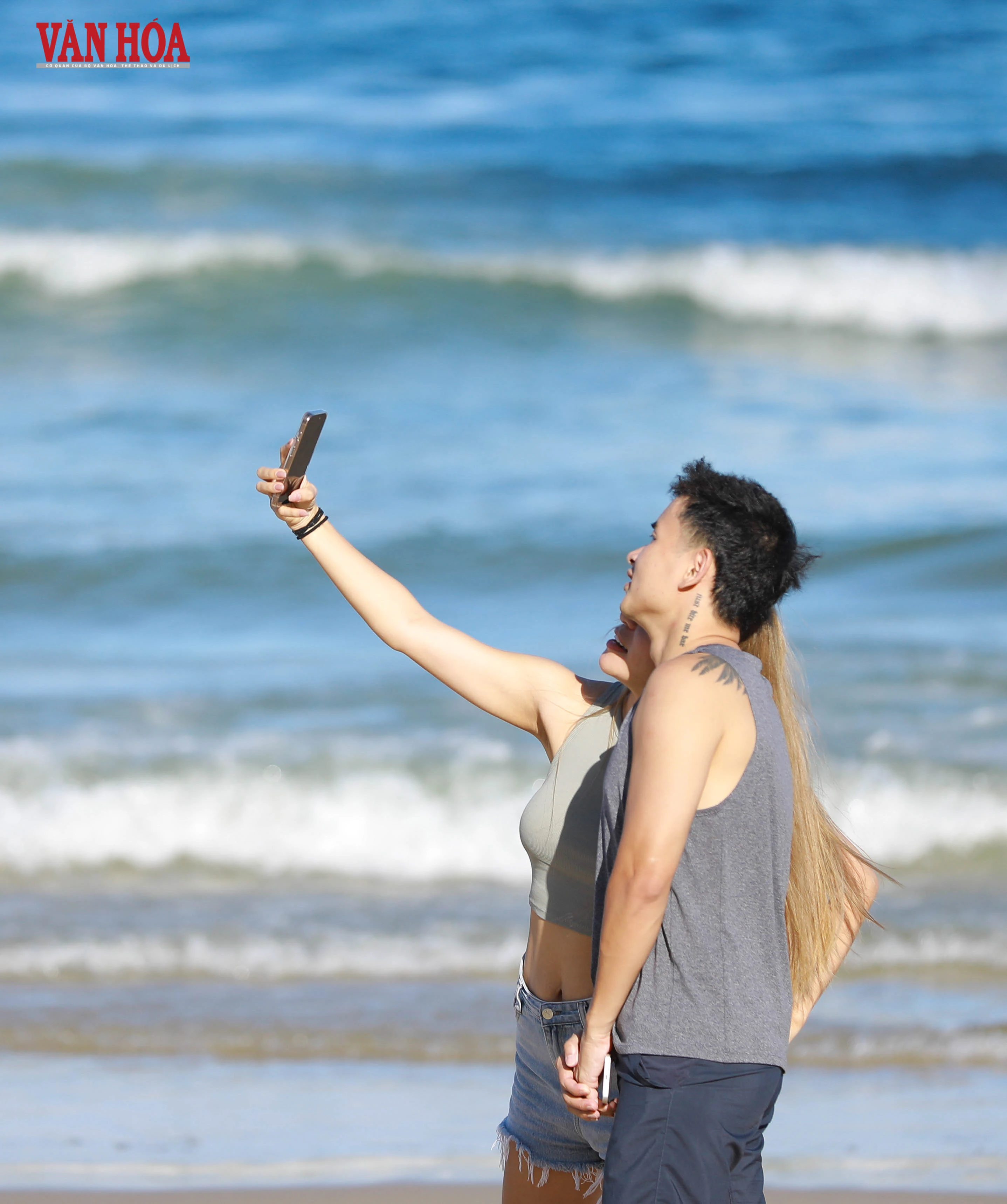 Biển Mỹ Khê nhộn nhịp trở lại sau bão số 13 - Hình 8