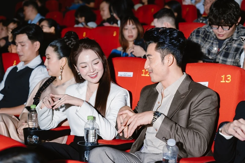Cặp sao Việt bị đồn phim giả tình thật vì ngọt từ phim đến đời, ai nấy mê mệt ánh mắt của nhà trai - Hình 5