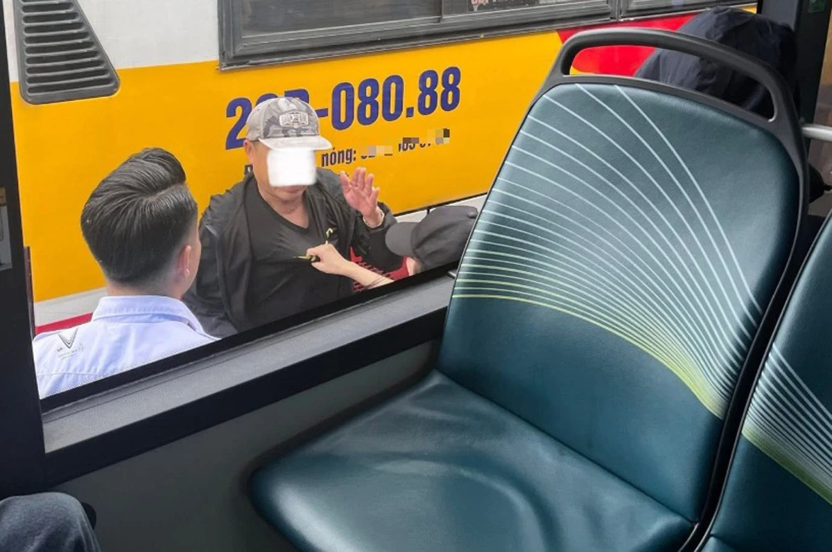 Hà Nội: Nữ sinh khống chế kẻ sàm sỡ giữa bến xe Mỹ Đình - Hình 1