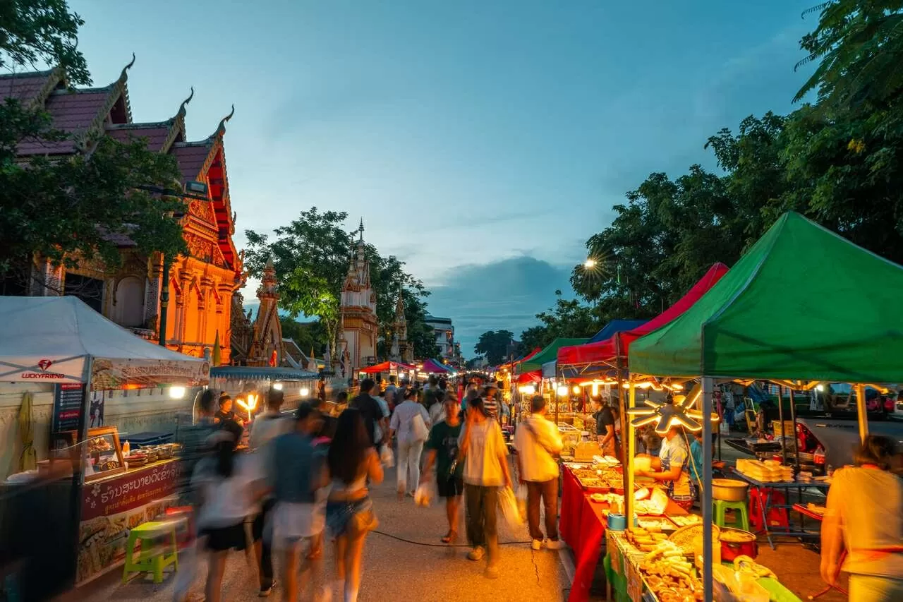 Nakhon Phanom: Từ thị trấn biên giới yên bình đến trung tâm du lịch tâm linh mới ở Thái Lan - Hình 2