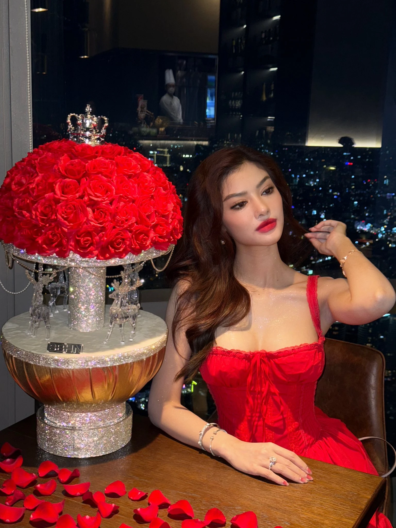 Sự giàu có của Lona Kiều Loan ở tuổi 25 - Hình 1