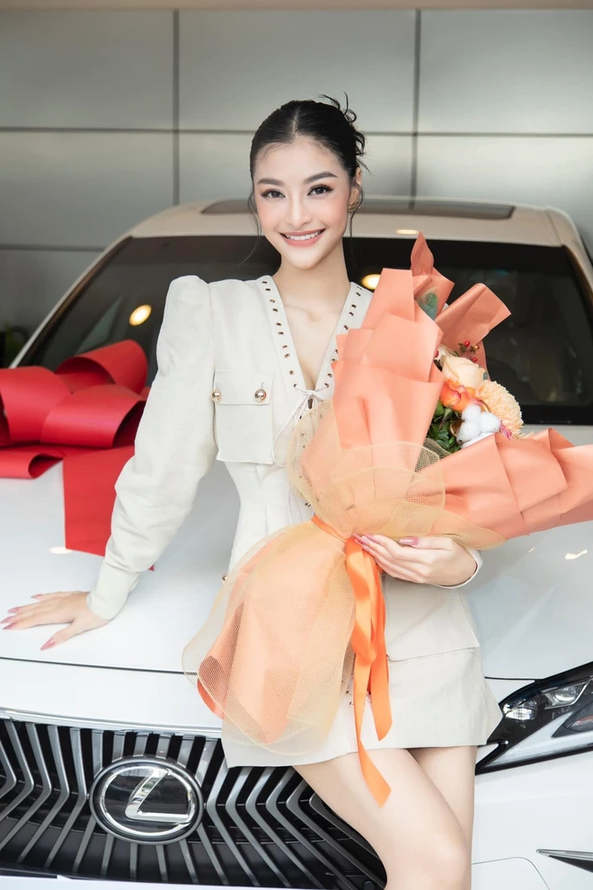 Sự giàu có của Lona Kiều Loan ở tuổi 25 - Hình 11