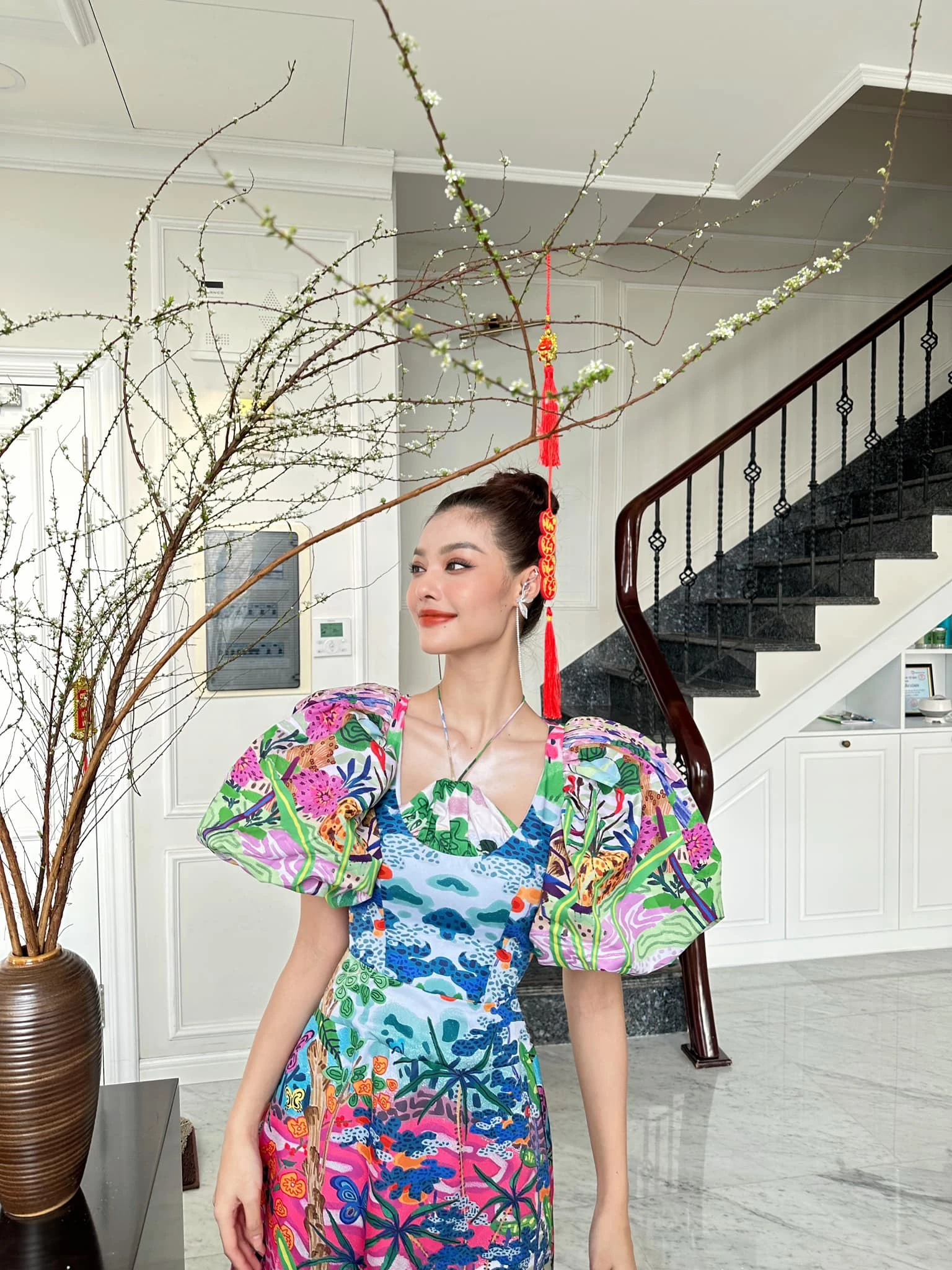 Sự giàu có của Lona Kiều Loan ở tuổi 25 - Hình 6