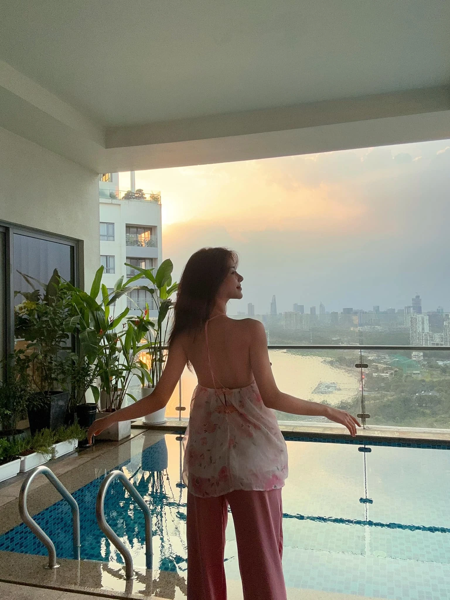 Sự giàu có của Lona Kiều Loan ở tuổi 25 - Hình 4