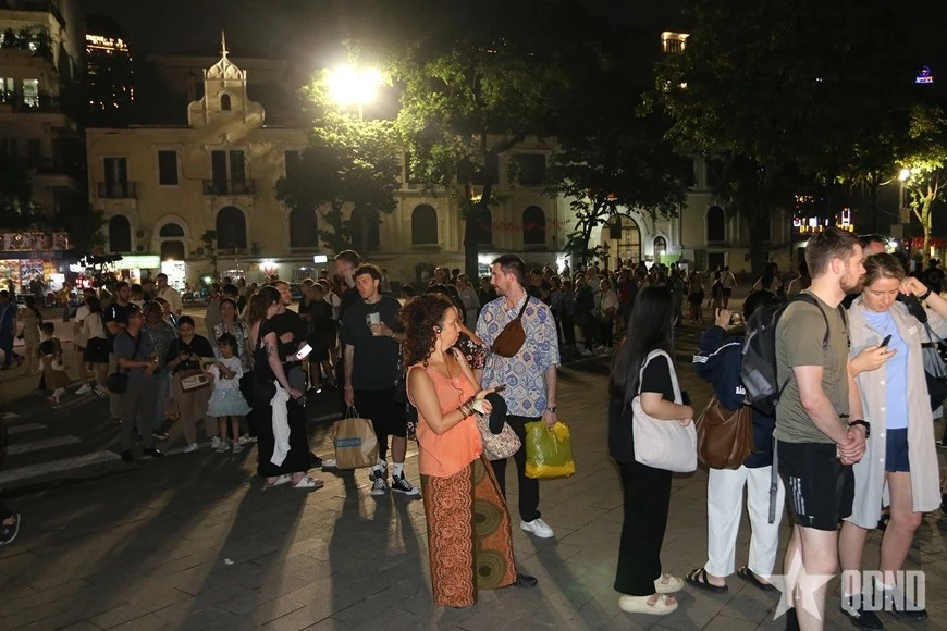 Sức hút đặc biệt của Ngọc Sơn - đêm huyền bí - Hình 1