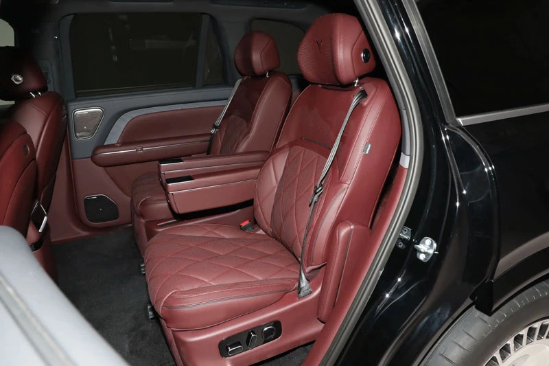 SUV siêu sang giá gần 1,7 tỷ đồng, cạnh tranh với Rolls-Royce Cullinan - Hình 7