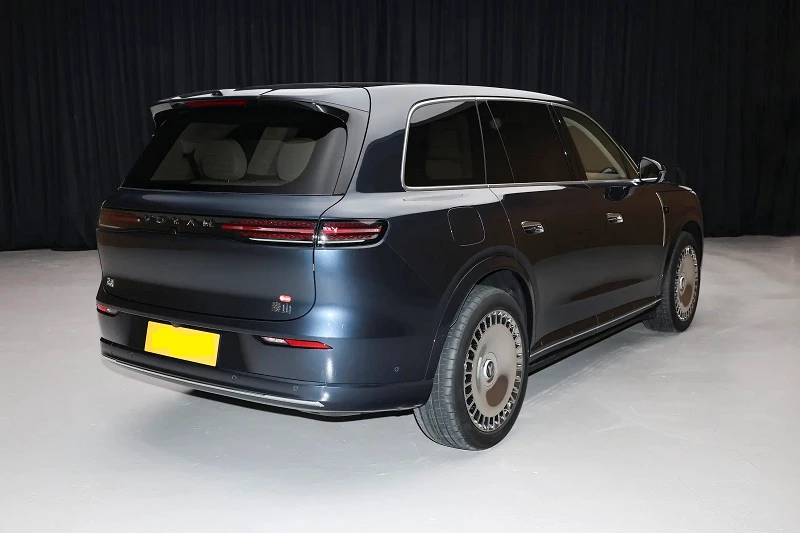 SUV siêu sang giá gần 1,7 tỷ đồng, cạnh tranh với Rolls-Royce Cullinan - Hình 5