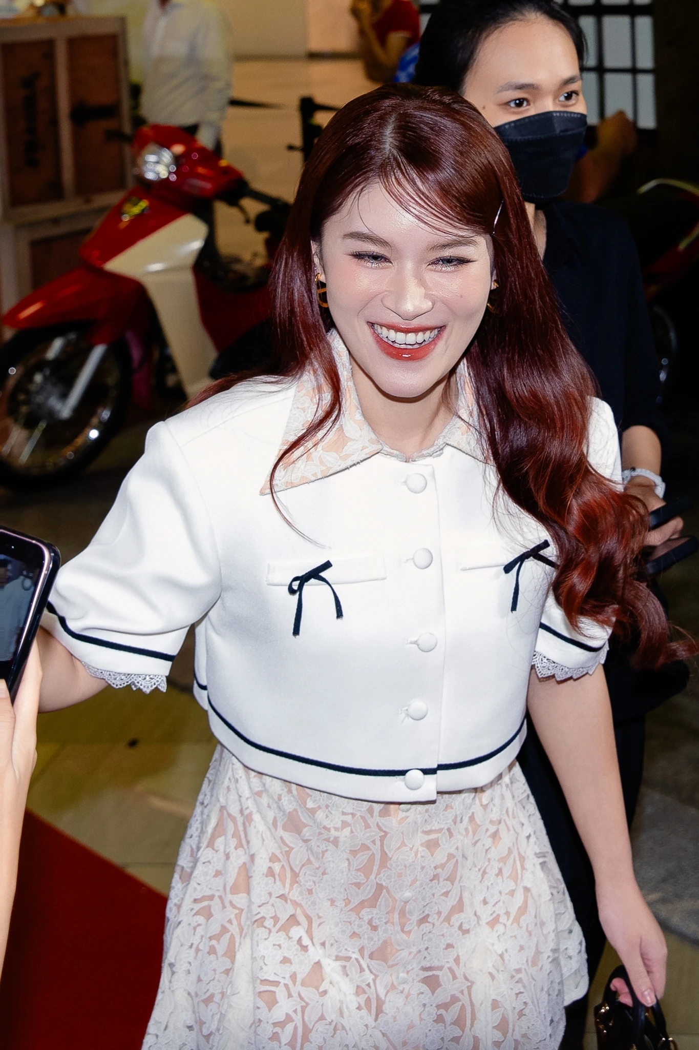 Thảm đỏ HOT nhất hôm nay: Doãn Quốc Đam lên đồ đúng chuẩn tổng tài, Quỳnh Châu - Trâm Anh hóa nàng thơ ngọt ngào - Hình 5